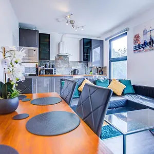 Peckham Plaza Apartment